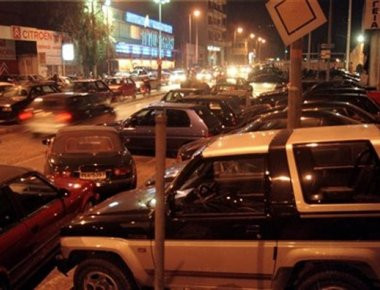 Τροχαία Αττικής: Συλλήψεις παρκαδόρων και υπευθύνων νυχτερινών κέντρων για παράνομη στάθμευση